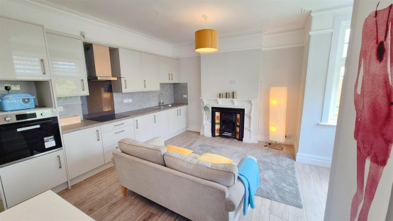 Images for Thornbury Road, Isleworth EAID:ajmanserapi BID:2