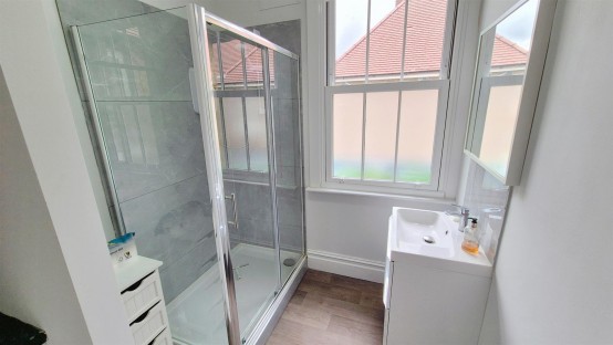 Images for Thornbury Road, Isleworth EAID:ajmanserapi BID:2
