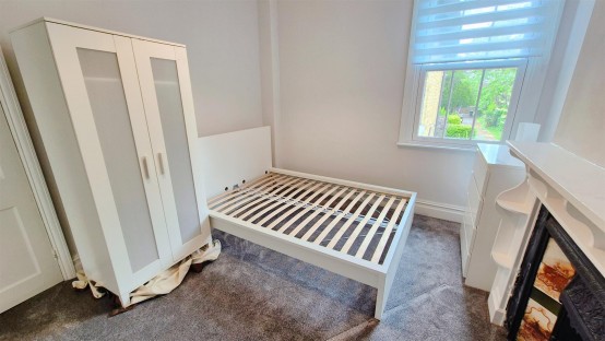 Images for Thornbury Road, Isleworth EAID:ajmanserapi BID:2