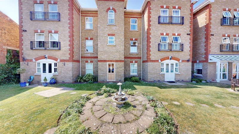 Images for Draper Close, Isleworth EAID:ajmanserapi BID:1