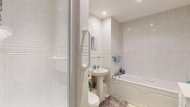 Images for Draper Close, Isleworth EAID:ajmanserapi BID:1