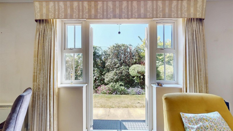 Images for Draper Close, Isleworth EAID:ajmanserapi BID:1