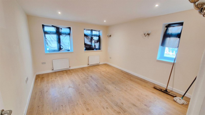 Images for St Johns Road, Isleworth EAID:ajmanserapi BID:1