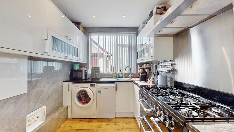 Images for Oaklands Avenue, Isleworth EAID:ajmanserapi BID:1