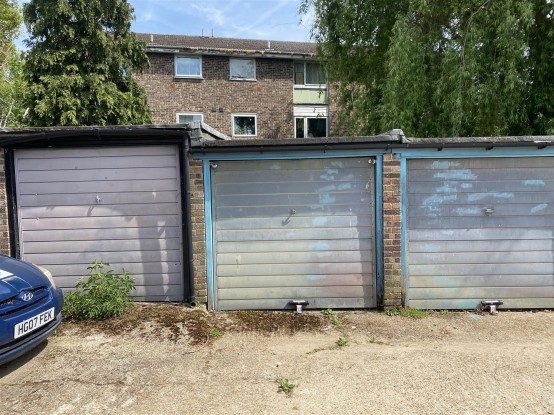 Images for Oakley Close, Isleworth EAID:ajmanserapi BID:1