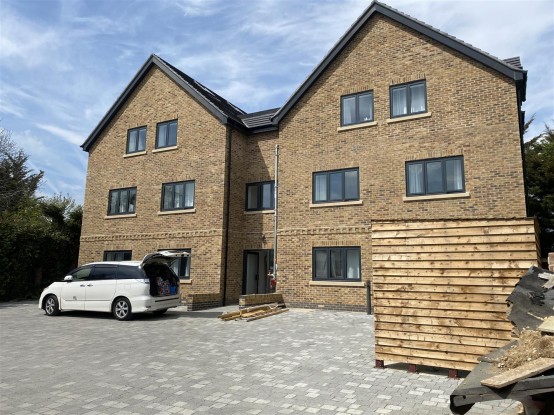 Images for Oakley Close, Isleworth EAID:ajmanserapi BID:1