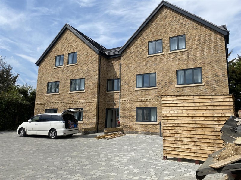 Images for Oakley Close, Isleworth EAID:ajmanserapi BID:1