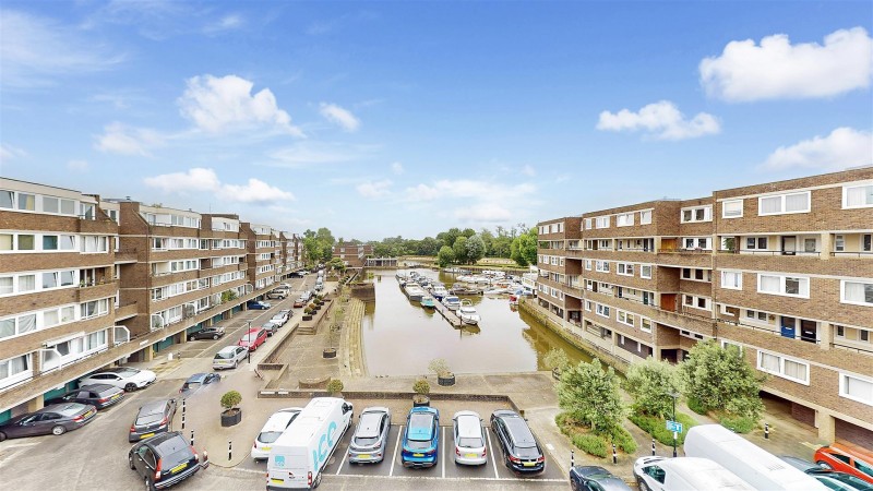Images for Justin Close, Brentford EAID:ajmanserapi BID:1