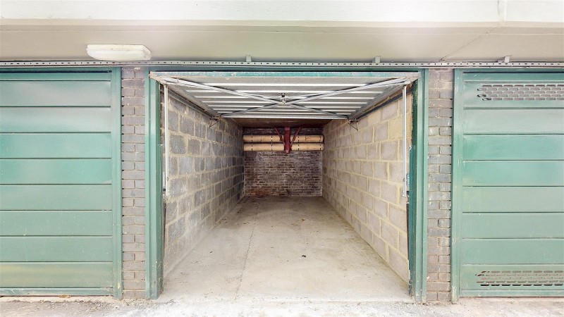 Images for Justin Close, Brentford EAID:ajmanserapi BID:1
