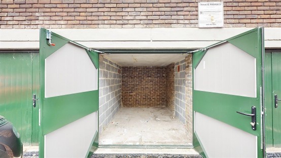 Images for Justin Close, Brentford EAID:ajmanserapi BID:1