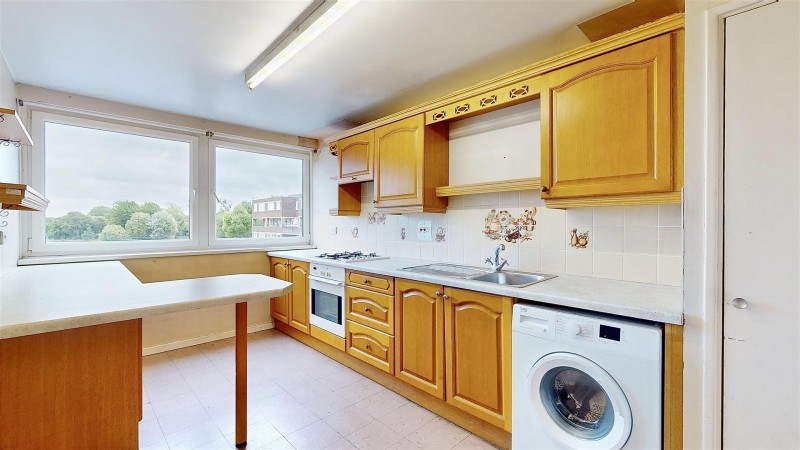 Images for Justin Close, Brentford EAID:ajmanserapi BID:1