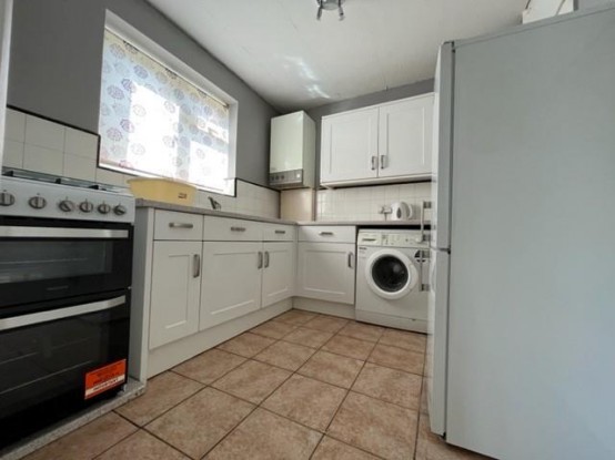 Images for Lismore Close, Isleworth EAID:ajmanserapi BID:1