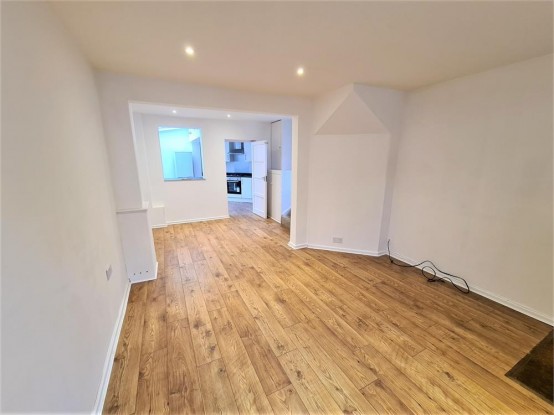 Images for Thornbury Road EAID:ajmanserapi BID:2