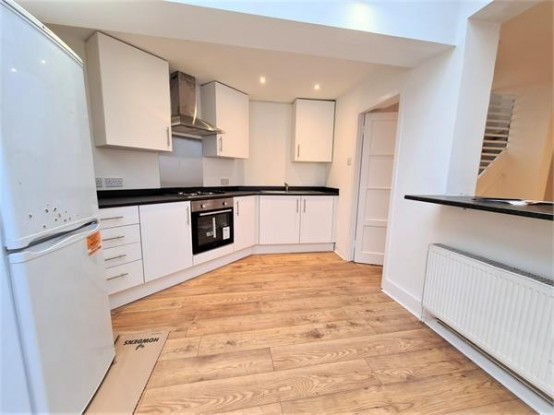 Images for Thornbury Road EAID:ajmanserapi BID:2