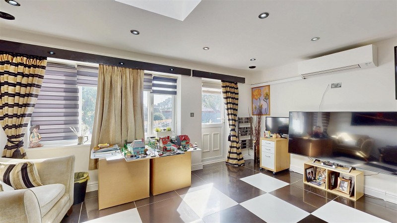 Images for Woodlands Road, Isleworth EAID:ajmanserapi BID:1