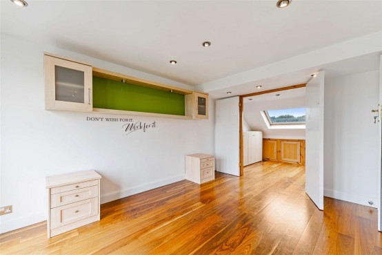 Images for Oaklands Avenue, Isleworth EAID:ajmanserapi BID:1