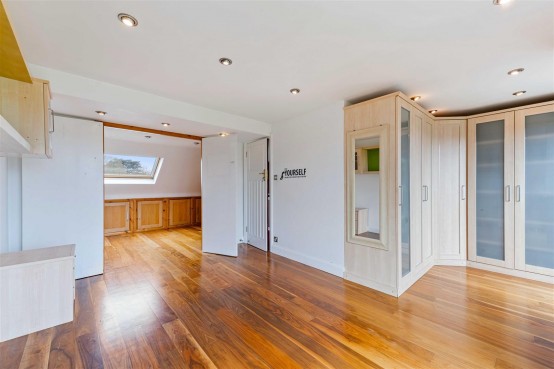 Images for Oaklands Avenue, Isleworth EAID:ajmanserapi BID:1