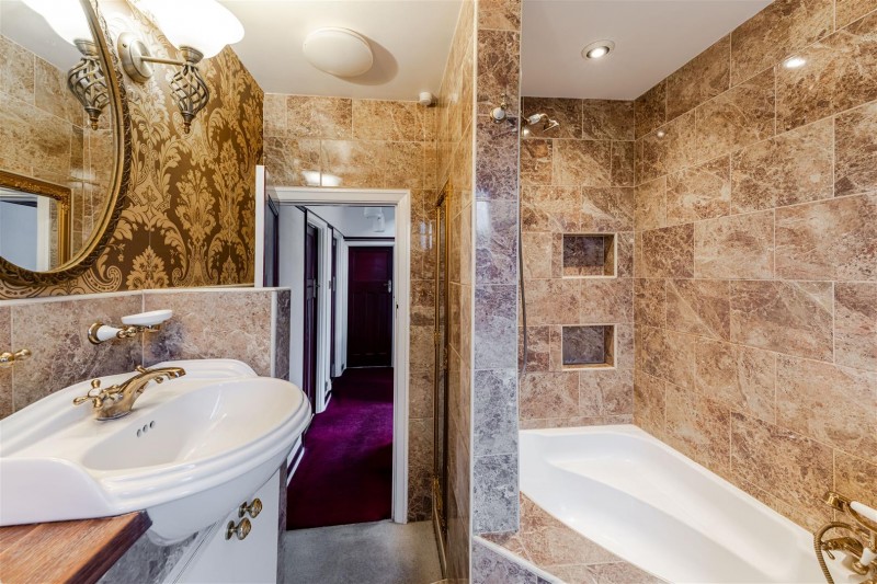 Images for Oaklands Avenue, Isleworth EAID:ajmanserapi BID:1