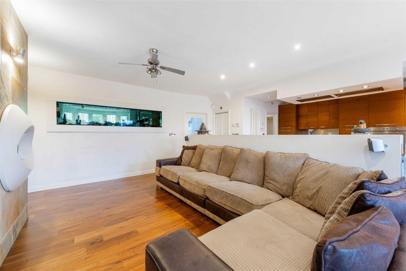 Images for Oaklands Avenue, Isleworth EAID:ajmanserapi BID:1