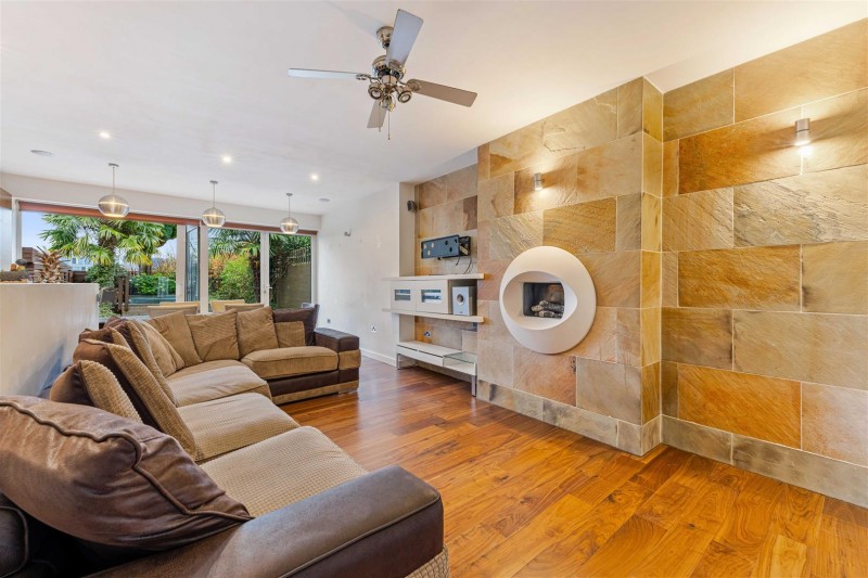 Images for Oaklands Avenue, Isleworth EAID:ajmanserapi BID:1