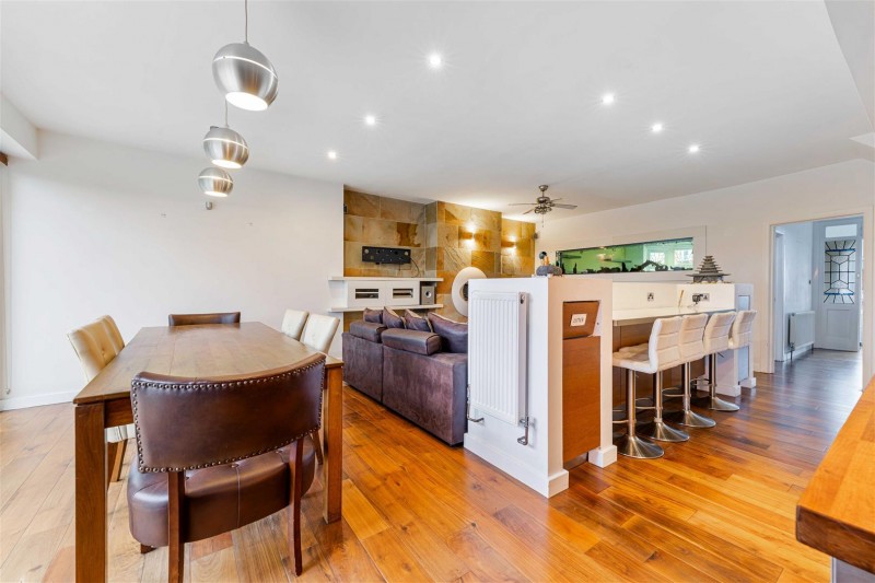 Images for Oaklands Avenue, Isleworth EAID:ajmanserapi BID:1