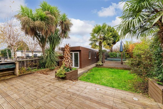 Images for Oaklands Avenue, Isleworth EAID:ajmanserapi BID:1