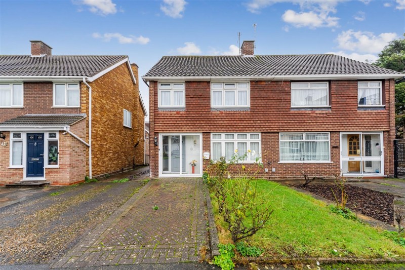 Images for Lynton Close, Isleworth EAID:ajmanserapi BID:1