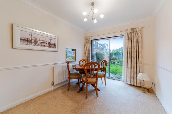 Images for Lynton Close, Isleworth EAID:ajmanserapi BID:1