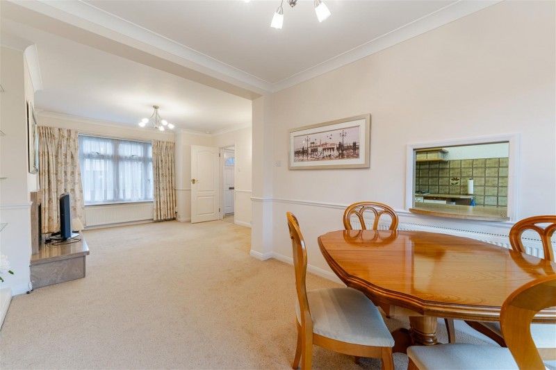 Images for Lynton Close, Isleworth EAID:ajmanserapi BID:1