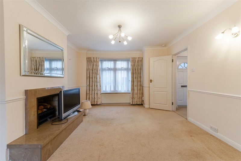 Images for Lynton Close, Isleworth EAID:ajmanserapi BID:1