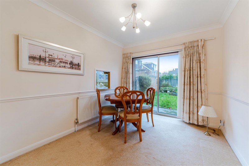 Images for Lynton Close, Isleworth EAID:ajmanserapi BID:1