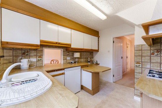 Images for Lynton Close, Isleworth EAID:ajmanserapi BID:1