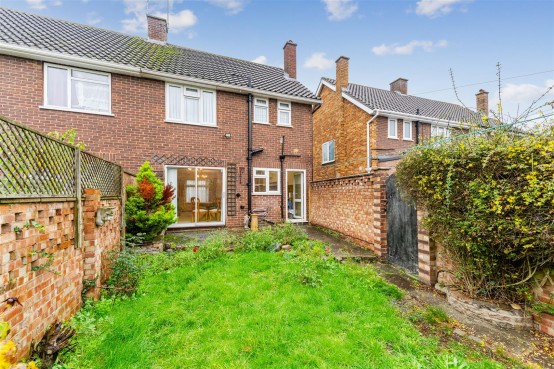 Images for Lynton Close, Isleworth EAID:ajmanserapi BID:1