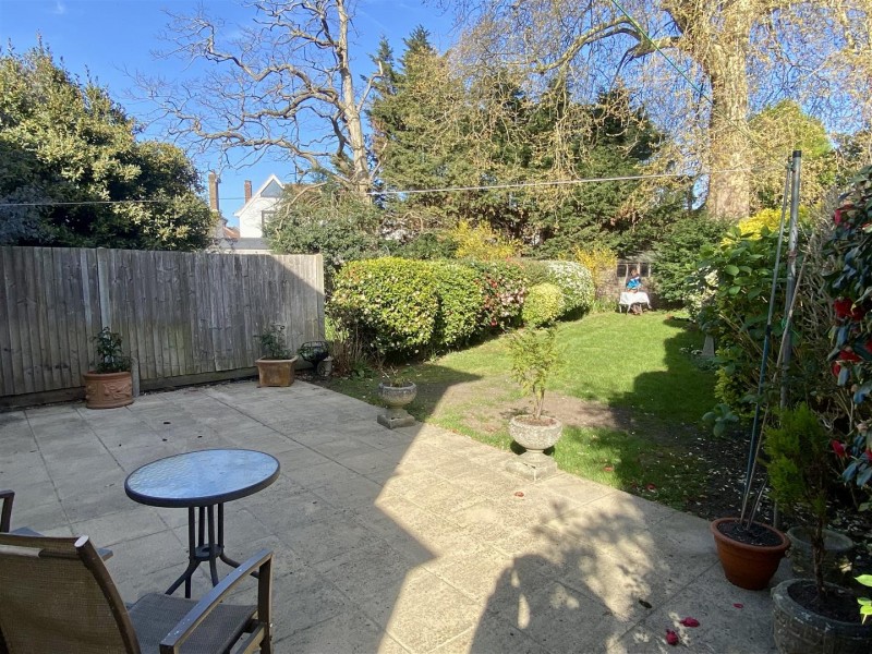 Images for Ravenswood Gardens, Isleworth EAID:ajmanserapi BID:1