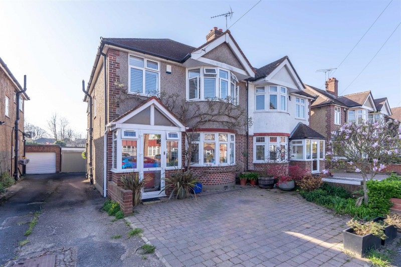 Images for Bassett Gardens, Isleworth EAID:ajmanserapi BID:1