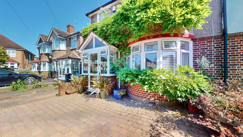 Images for Bassett Gardens, Isleworth EAID:ajmanserapi BID:1