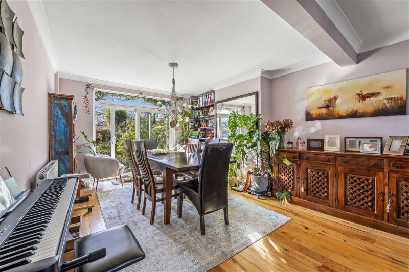 Images for Bassett Gardens, Isleworth EAID:ajmanserapi BID:1