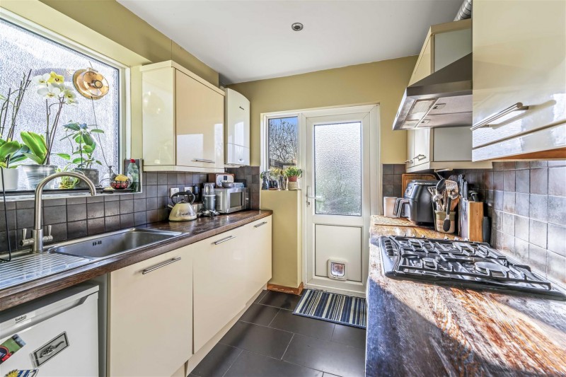 Images for Bassett Gardens, Isleworth EAID:ajmanserapi BID:1