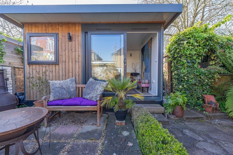 Images for Bassett Gardens, Isleworth EAID:ajmanserapi BID:1