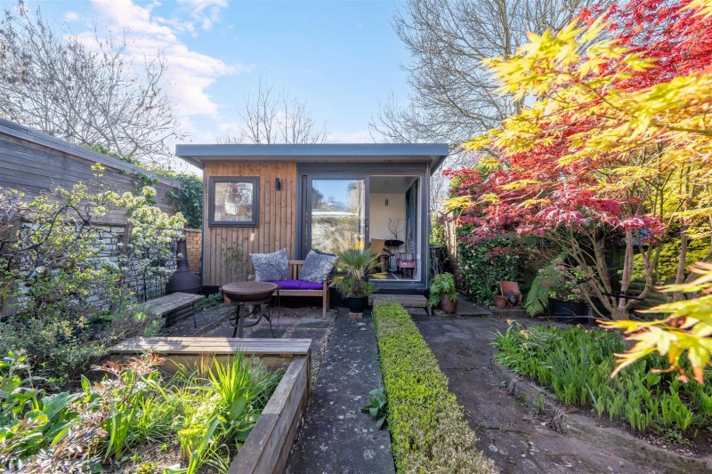 Images for Bassett Gardens, Isleworth EAID:ajmanserapi BID:1