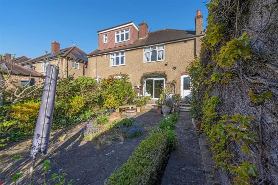 Images for Bassett Gardens, Isleworth EAID:ajmanserapi BID:1