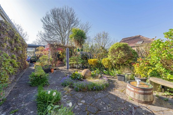 Images for Bassett Gardens, Isleworth EAID:ajmanserapi BID:1