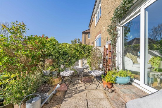 Images for Bassett Gardens, Isleworth EAID:ajmanserapi BID:1