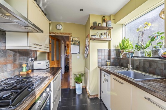 Images for Bassett Gardens, Isleworth EAID:ajmanserapi BID:1