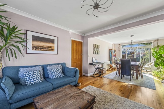 Images for Bassett Gardens, Isleworth EAID:ajmanserapi BID:1