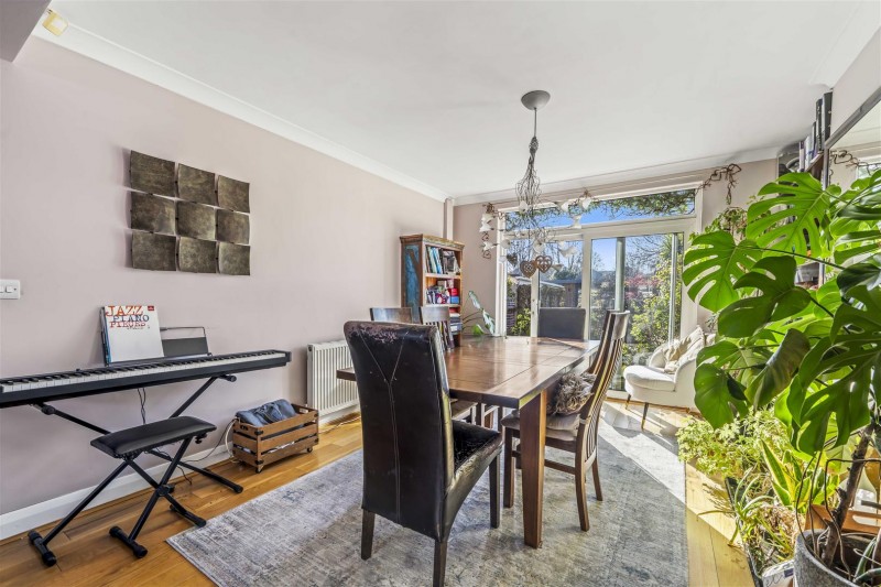 Images for Bassett Gardens, Isleworth EAID:ajmanserapi BID:1