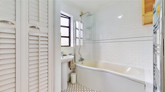 Images for Sutton Lane, Hounslow EAID:ajmanserapi BID:1