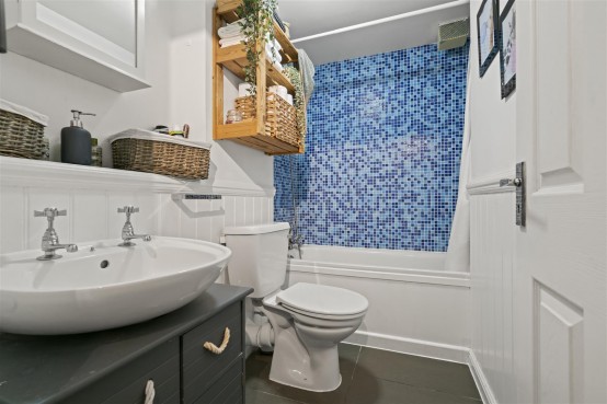 Images for Varsity Drive, Twickenham EAID:ajmanserapi BID:1