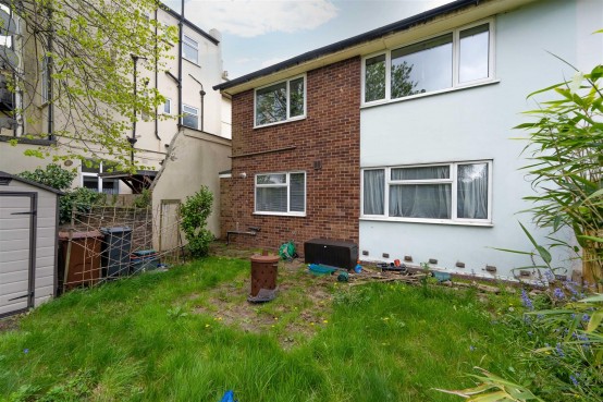 Images for Ravenswood Gardens, Isleworth EAID:ajmanserapi BID:1