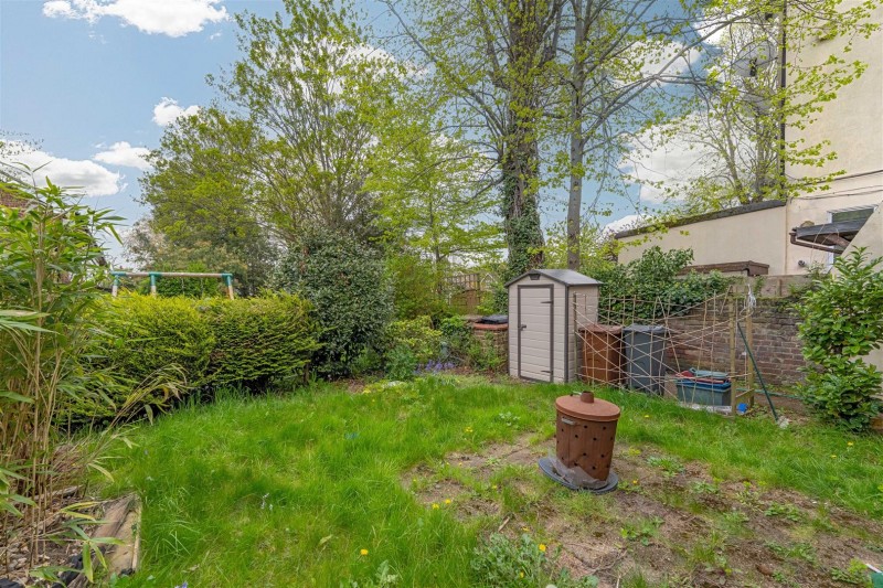 Images for Ravenswood Gardens, Isleworth EAID:ajmanserapi BID:1